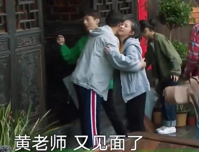 同是不相识,为何却感觉张子枫与谭松韵相见恨晚,何炅一语破的