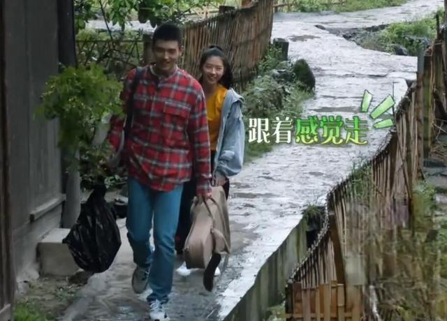 同是不相识,为何却感觉张子枫与谭松韵相见恨晚,何炅一语破的