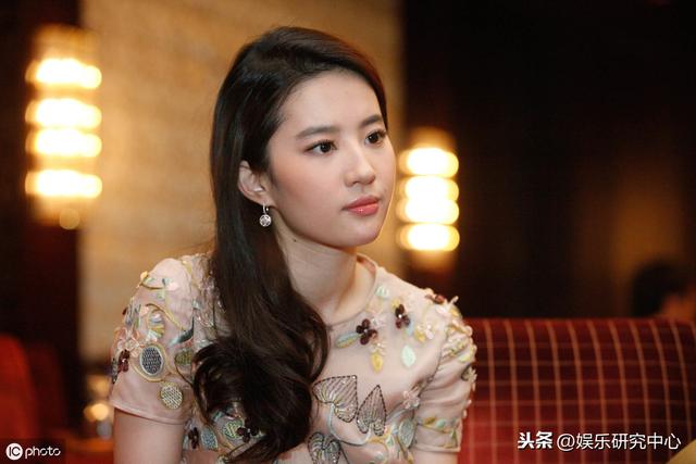 厉害了,刘亦菲是如何拿下阿玛尼代言?