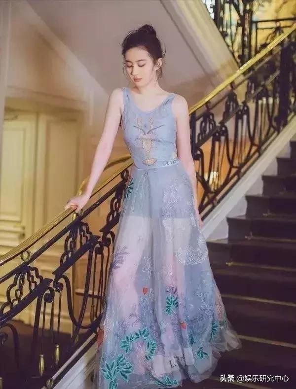 厉害了,刘亦菲是如何拿下阿玛尼代言?