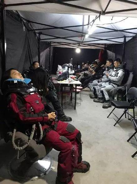她8岁出道,因小魔仙走红,14岁搭档吴京,如今已成国民闺女
