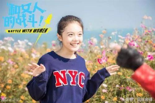 她8岁出道,因小魔仙走红,14岁搭档吴京,如今已成国民闺女