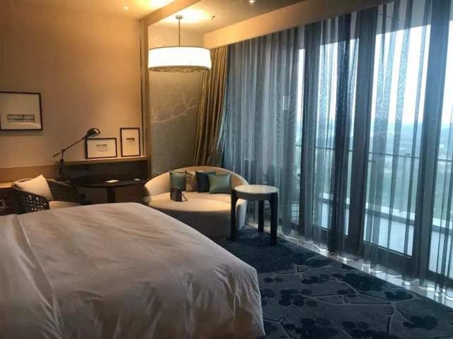 为什么住酒店要把厕所的灯开着入睡?酒店服务员来告诉你原因