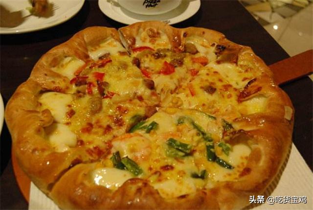 老外在中国吃包子,心疼他的外国朋友:他们没有包子吃