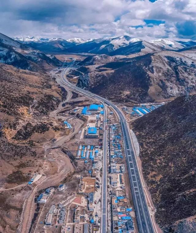 中国唯一不收费高速公路,5小时能看遍世间最美风景