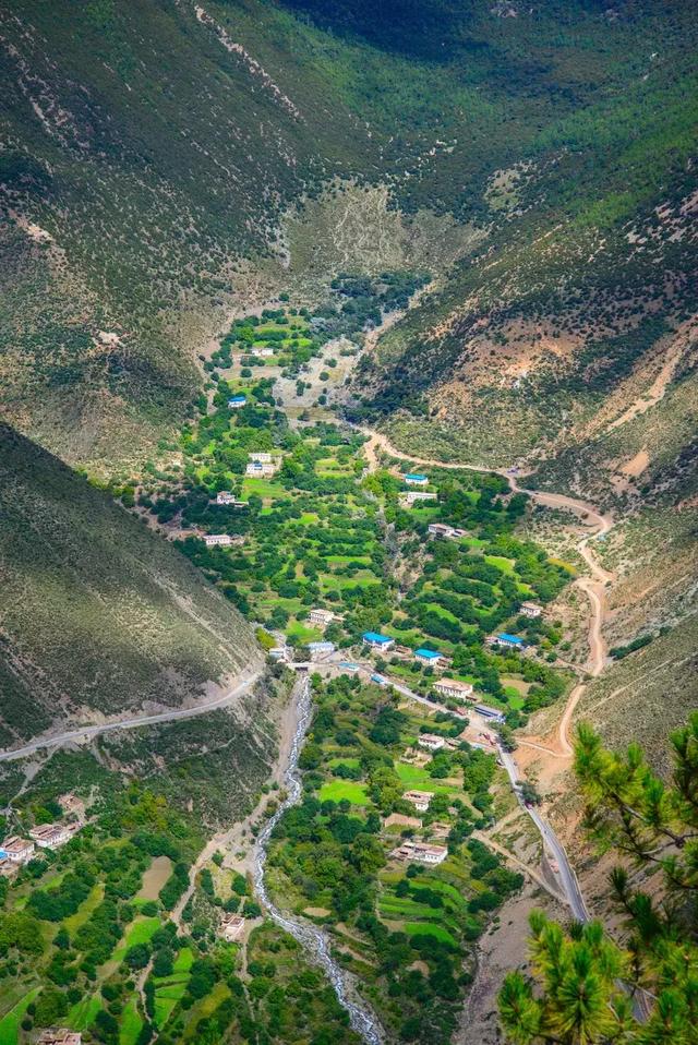 中国唯一不收费高速公路,5小时能看遍世间最美风景