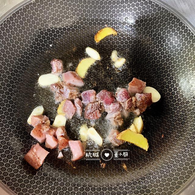 豆腐配花蛤,成就一锅神仙汤,美味清淡健康少油,多吃也不怕胖!