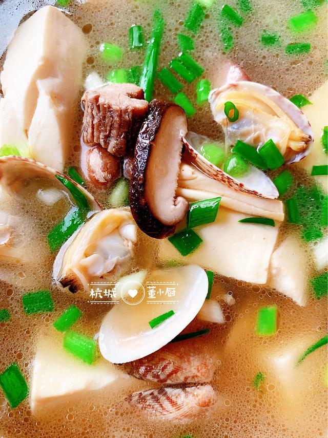 豆腐配花蛤,成就一锅神仙汤,美味清淡健康少油,多吃也不怕胖!