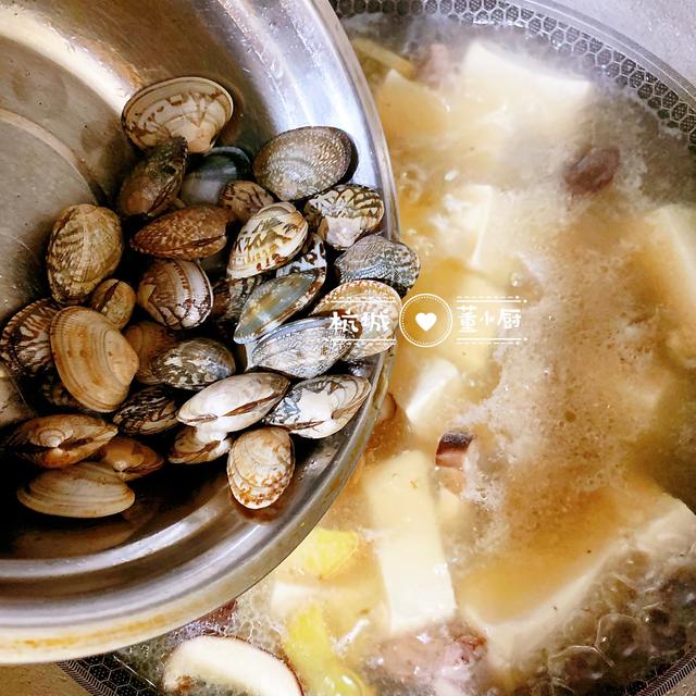 豆腐配花蛤,成就一锅神仙汤,美味清淡健康少油,多吃也不怕胖!