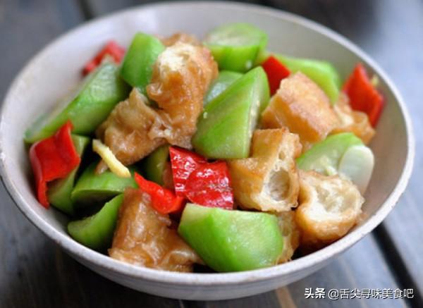 丝瓜和它天生就很配,这样炒鲜香美味不发黑,3分钟就出锅