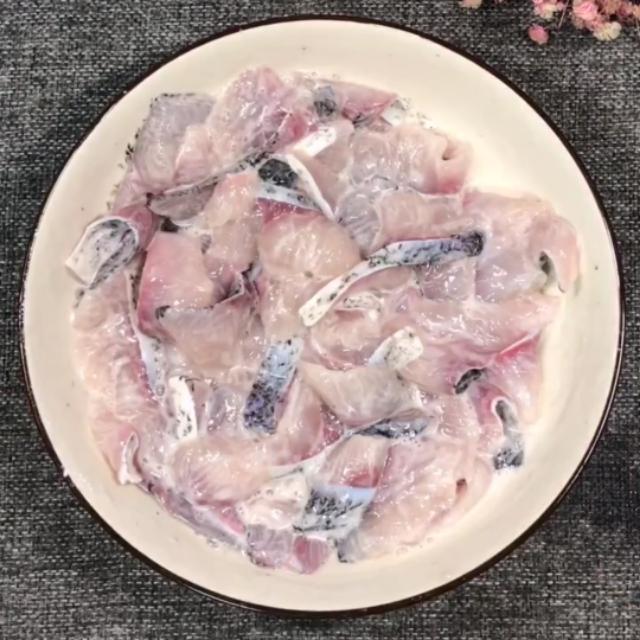 鱼片Q弹滑嫩的秘诀全在这,记住这些步骤鱼片滑的筷子都夹不起来