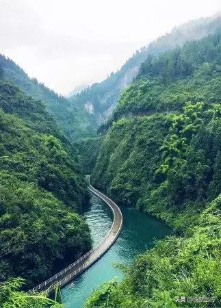 不输亚丁,媲美九寨沟!这个未被开荒的仙境,美到空气都凝固