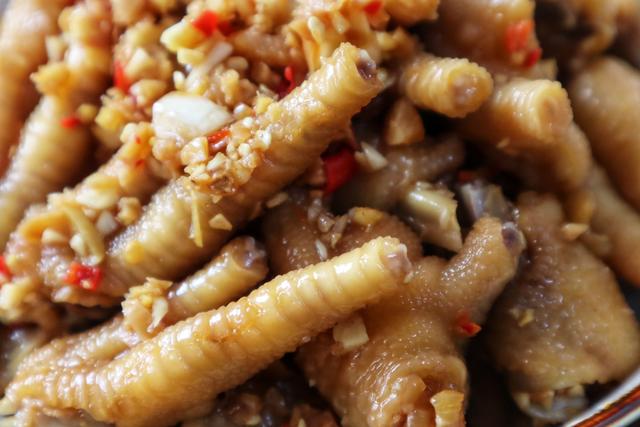 爱吃蒜香鸡爪快收藏,做法配料全告诉你,喷香Q弹,学会不用买了
