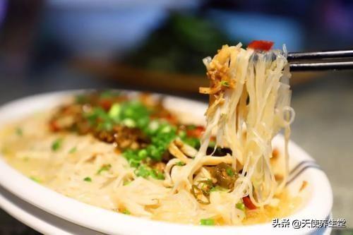大家可不要小看这小小金针菇,食疗价值连城,再不爱吃你就无知了
