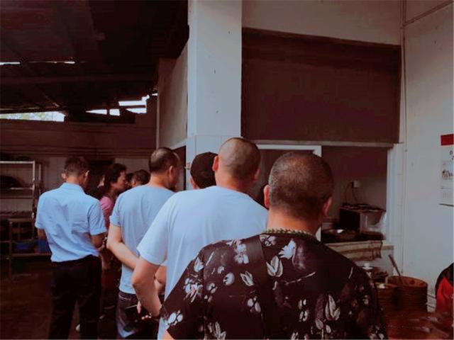 老成都人最爱吃的苍蝇馆子,一到饭点人满为患,专门开车都要吃