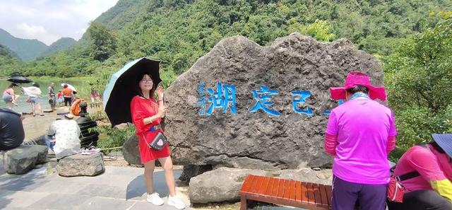 八月,穿越那片花海那湾水