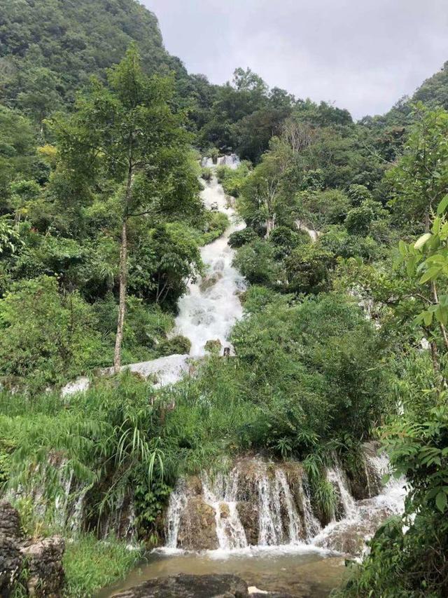 八月,穿越那片花海那湾水