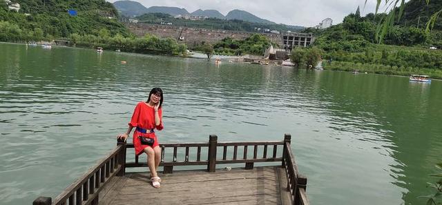 八月,穿越那片花海那湾水
