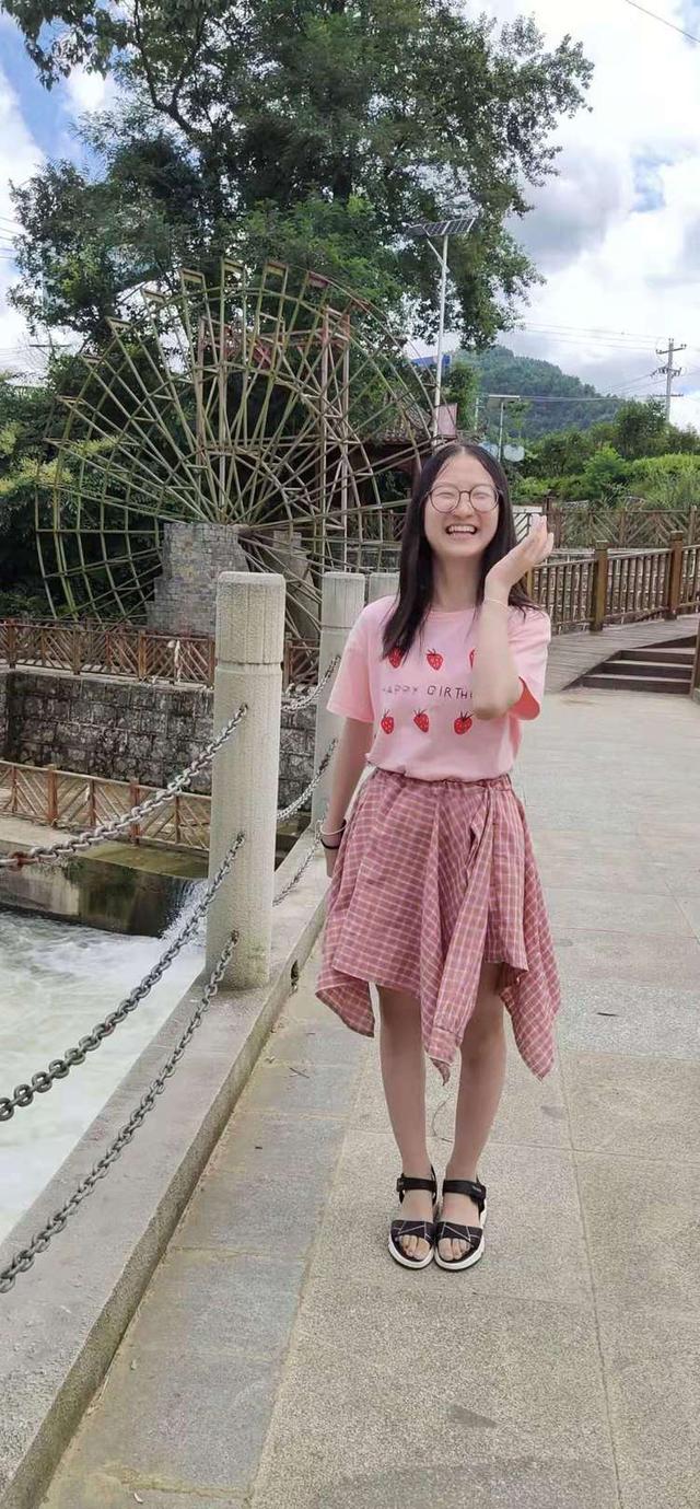 八月,穿越那片花海那湾水