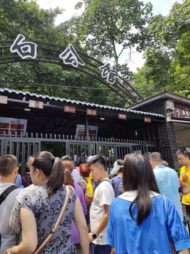 八月,穿越那片花海那湾水