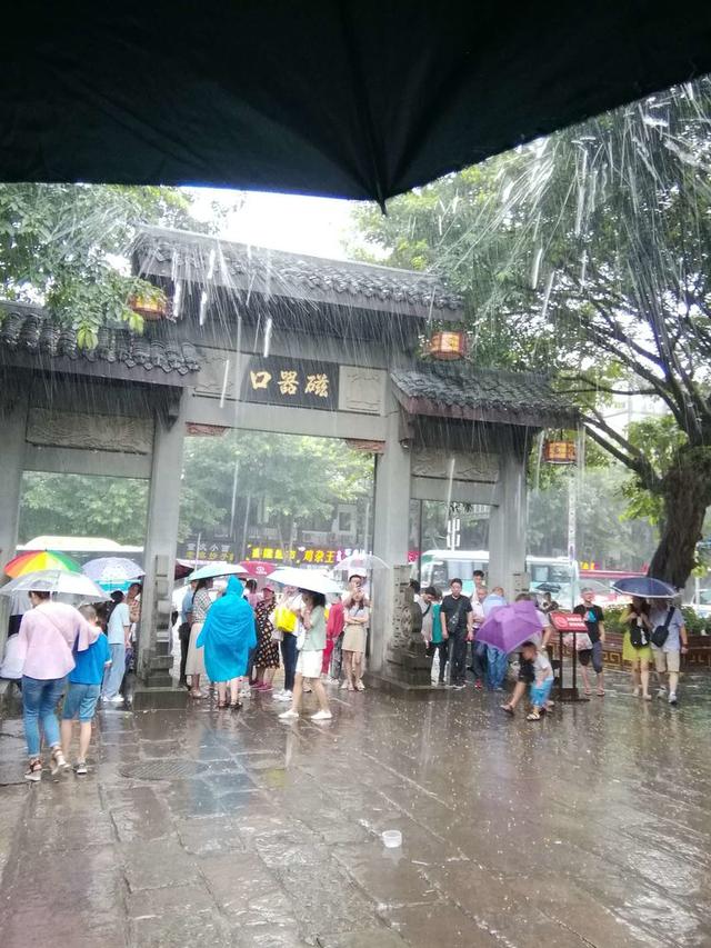 八月,穿越那片花海那湾水