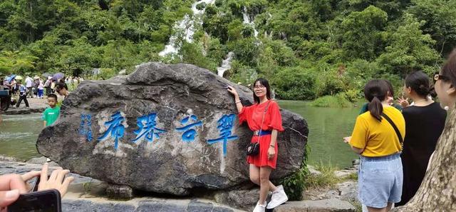 八月,穿越那片花海那湾水