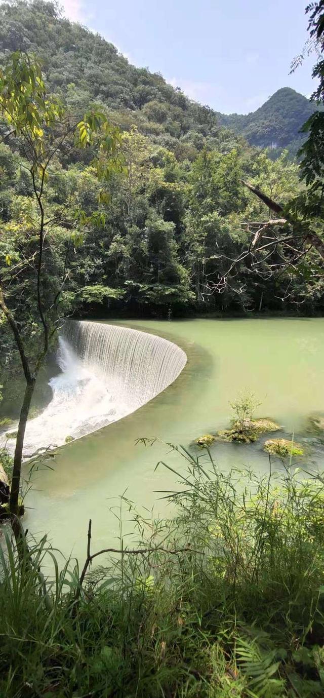 八月,穿越那片花海那湾水