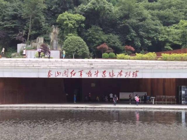 八月,穿越那片花海那湾水