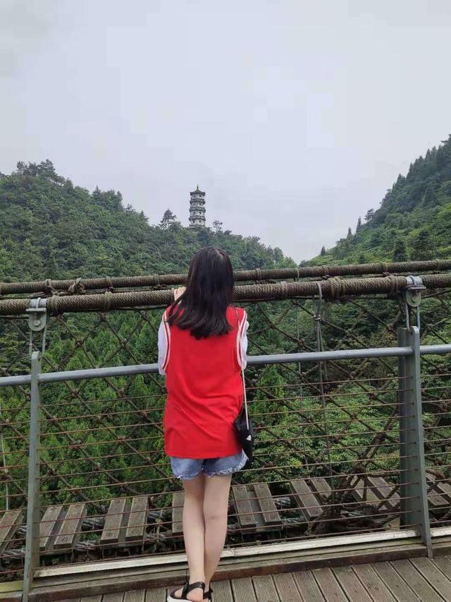 八月,穿越那片花海那湾水