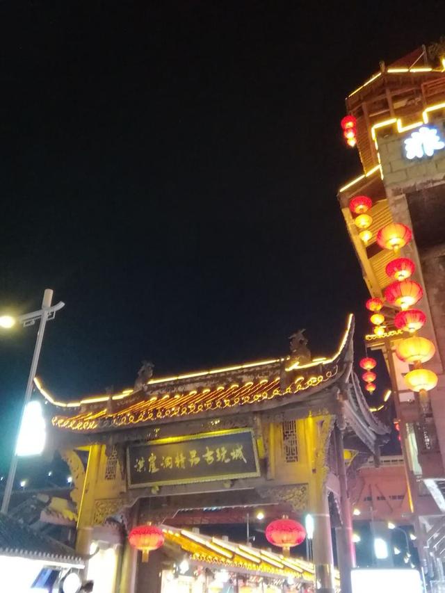 八月,穿越那片花海那湾水
