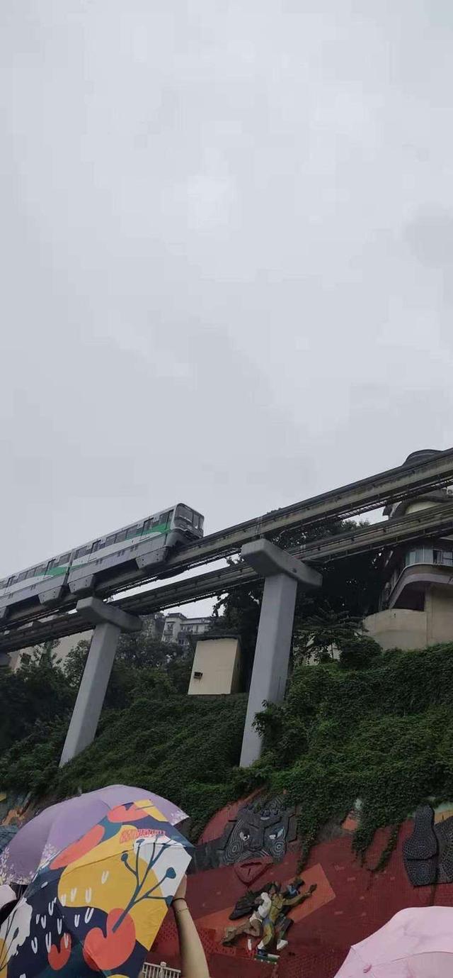 八月,穿越那片花海那湾水